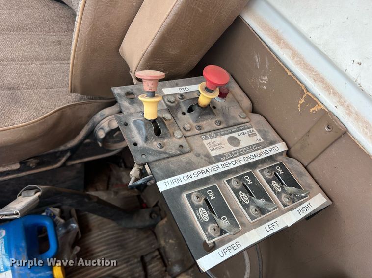 image for item DN3054 1995 Ford L9000  water truck