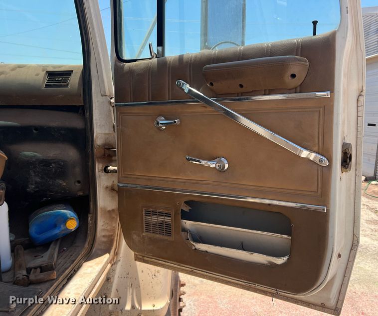 image for item DN3054 1995 Ford L9000  water truck