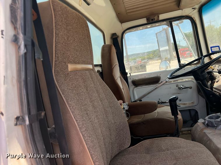 image for item DN3054 1995 Ford L9000  water truck