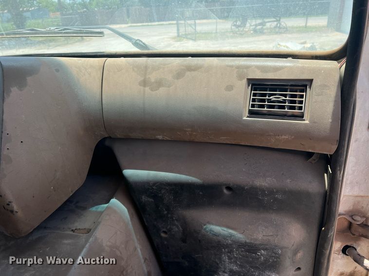 image for item DN3054 1995 Ford L9000  water truck