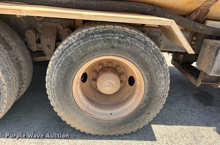 image for item DN3054 1995 Ford L9000  water truck