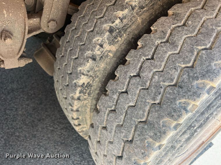 image for item DN3054 1995 Ford L9000  water truck