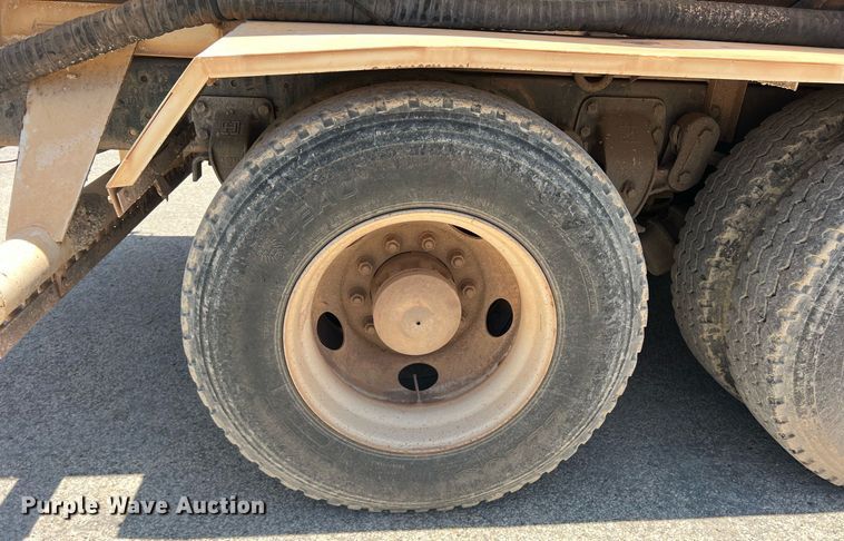 image for item DN3054 1995 Ford L9000  water truck