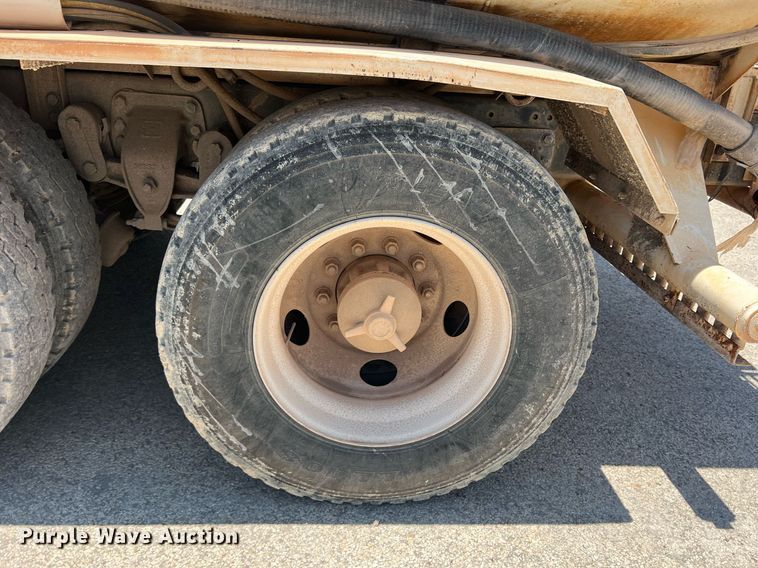 image for item DN3054 1995 Ford L9000  water truck