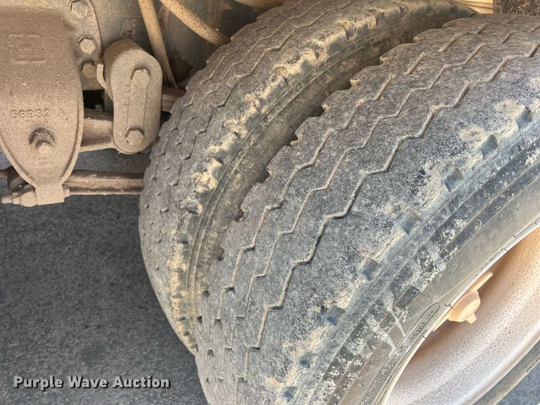 image for item DN3054 1995 Ford L9000  water truck