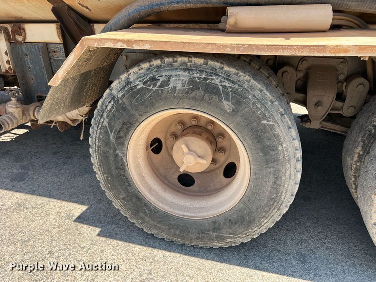 image for item DN3054 1995 Ford L9000  water truck