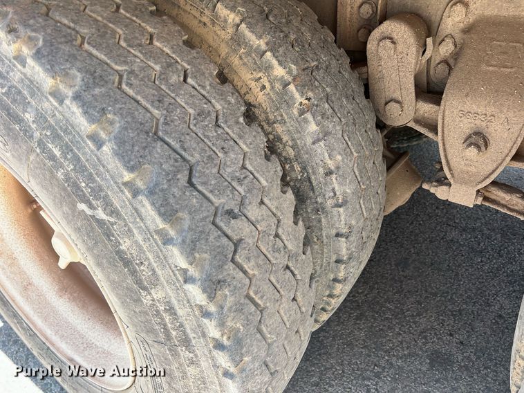 image for item DN3054 1995 Ford L9000  water truck