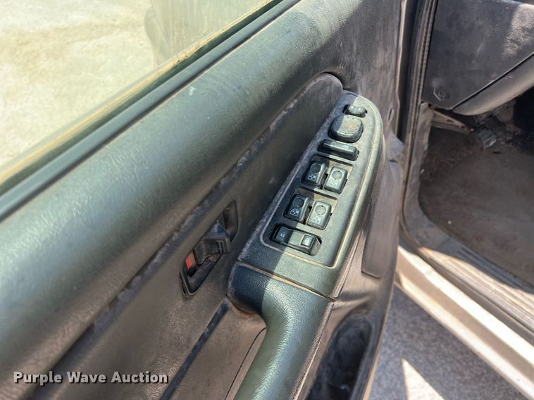 image for item DN3055 2006 Chevrolet Silverado 1500  Crew Cab pickup truck