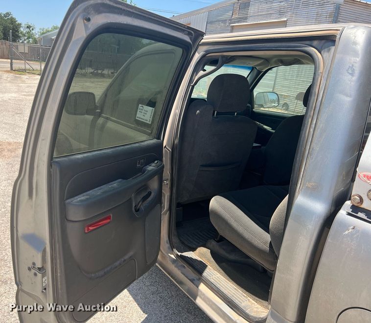 image for item DN3055 2006 Chevrolet Silverado 1500  Crew Cab pickup truck