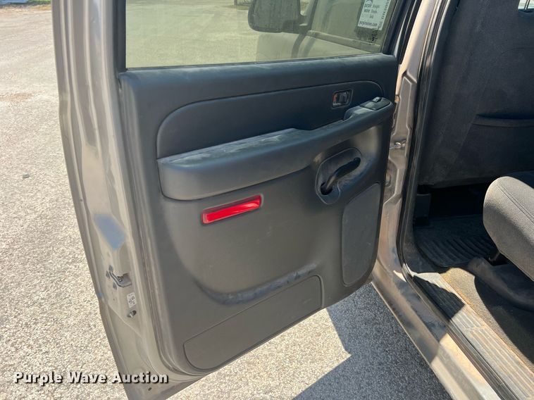 image for item DN3055 2006 Chevrolet Silverado 1500  Crew Cab pickup truck