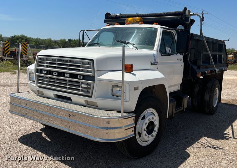 image for item DO1458 1986 Ford F800  dump truck