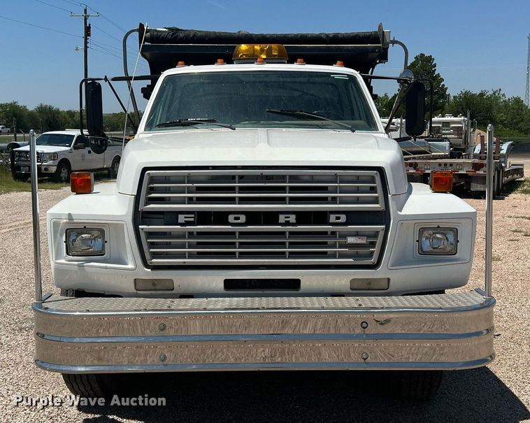 image for item DO1458 1986 Ford F800  dump truck