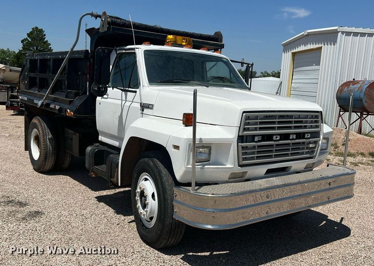 image for item DO1458 1986 Ford F800  dump truck