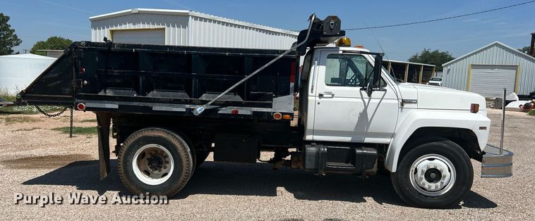 image for item DO1458 1986 Ford F800  dump truck
