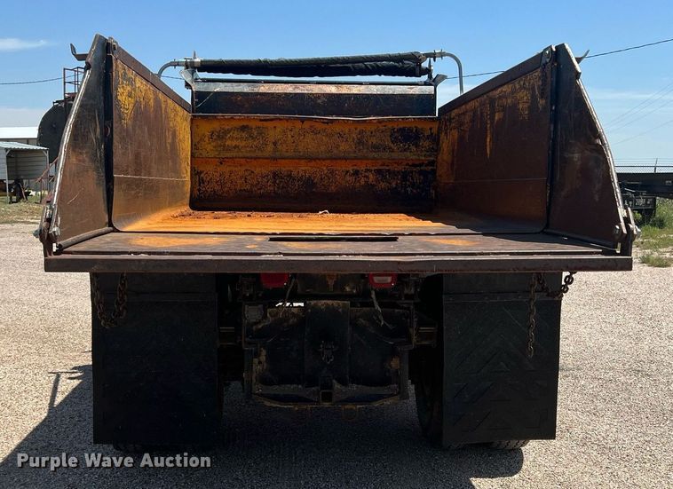 image for item DO1458 1986 Ford F800  dump truck