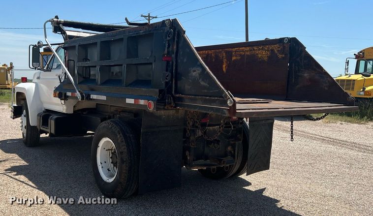 image for item DO1458 1986 Ford F800  dump truck