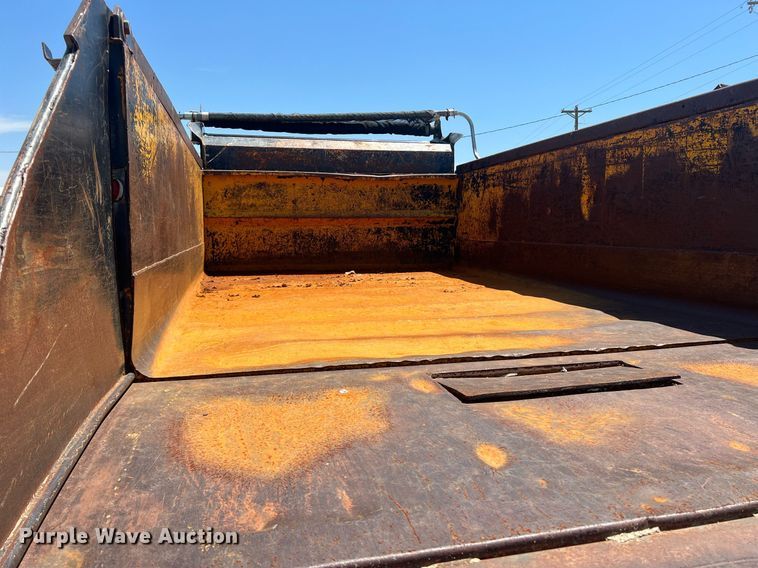 image for item DO1458 1986 Ford F800  dump truck