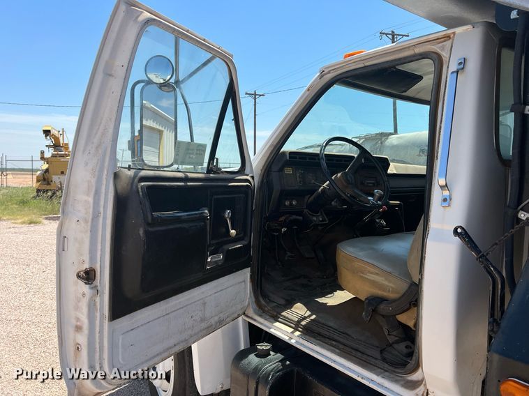 image for item DO1458 1986 Ford F800  dump truck