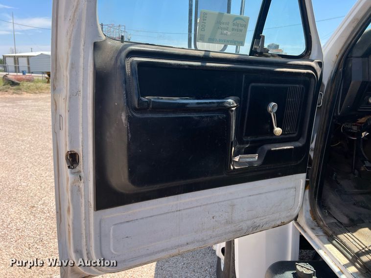 image for item DO1458 1986 Ford F800  dump truck