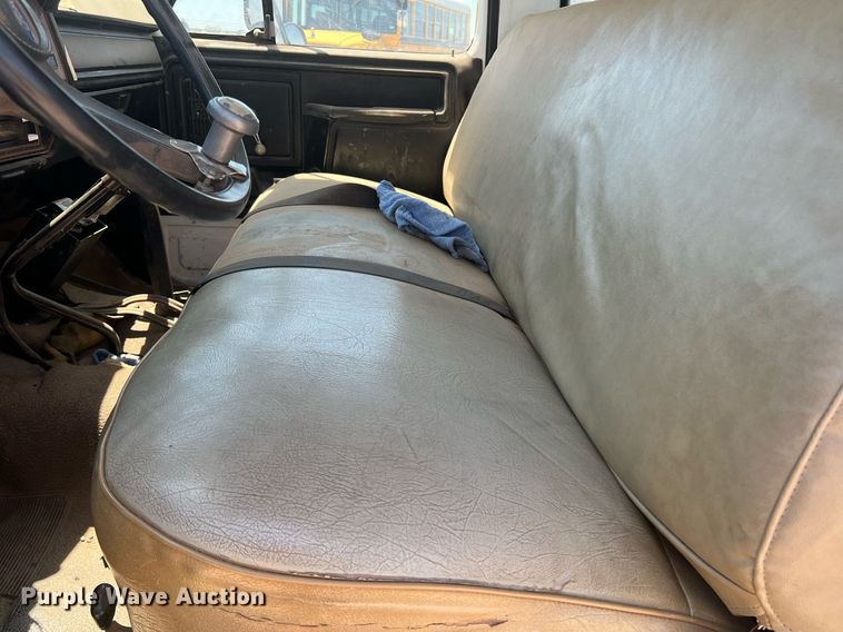 image for item DO1458 1986 Ford F800  dump truck