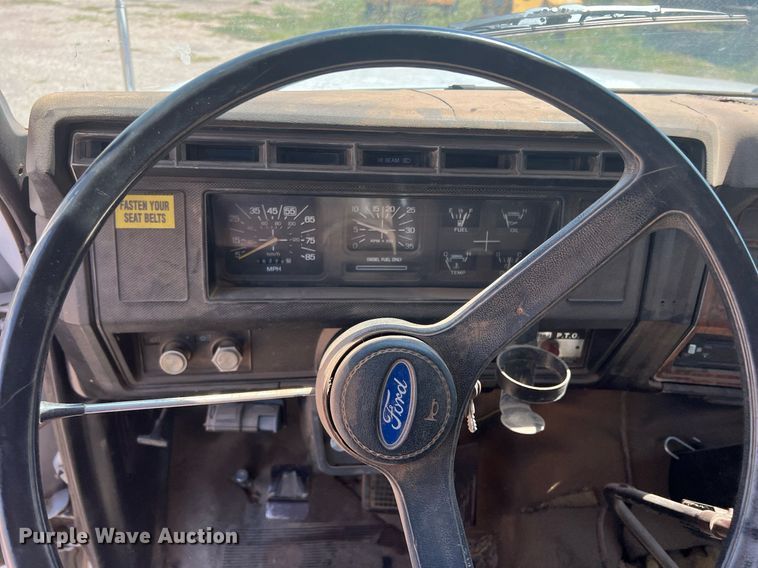 image for item DO1458 1986 Ford F800  dump truck