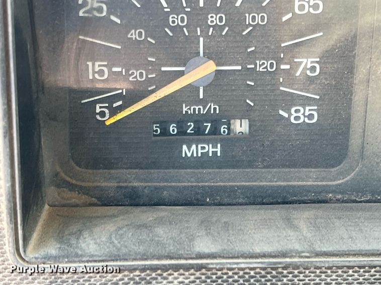 image for item DO1458 1986 Ford F800  dump truck