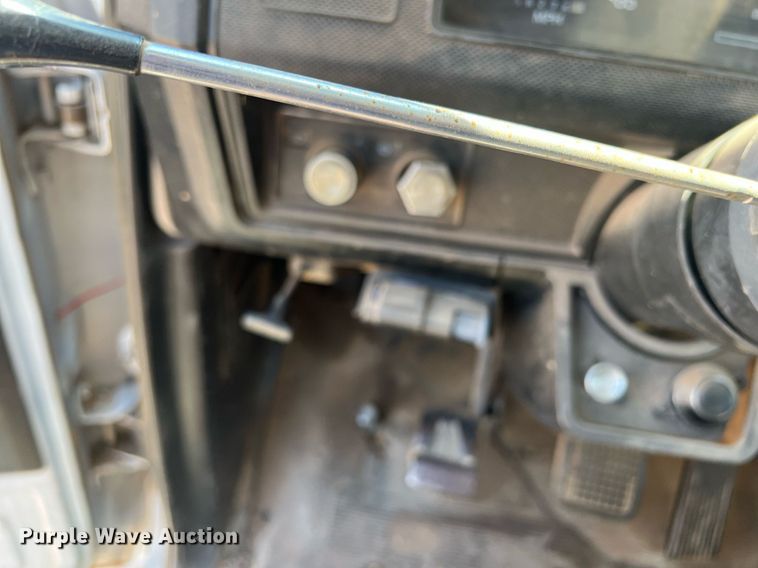 image for item DO1458 1986 Ford F800  dump truck