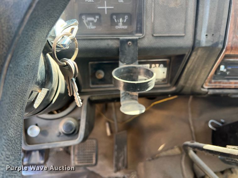 image for item DO1458 1986 Ford F800  dump truck