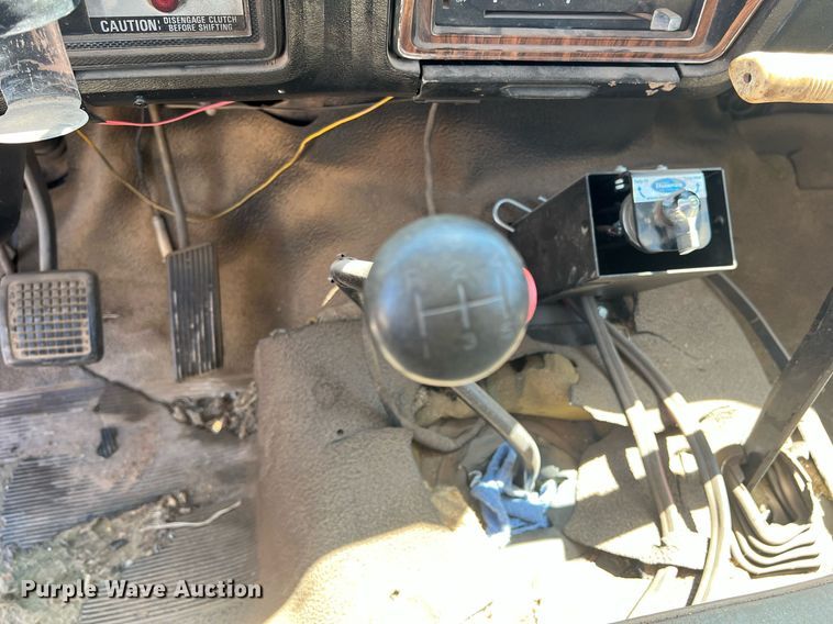 image for item DO1458 1986 Ford F800  dump truck