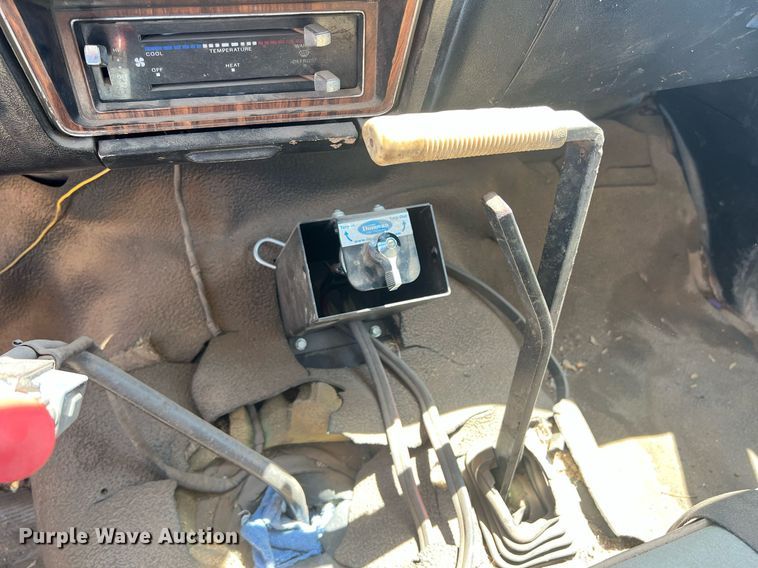 image for item DO1458 1986 Ford F800  dump truck