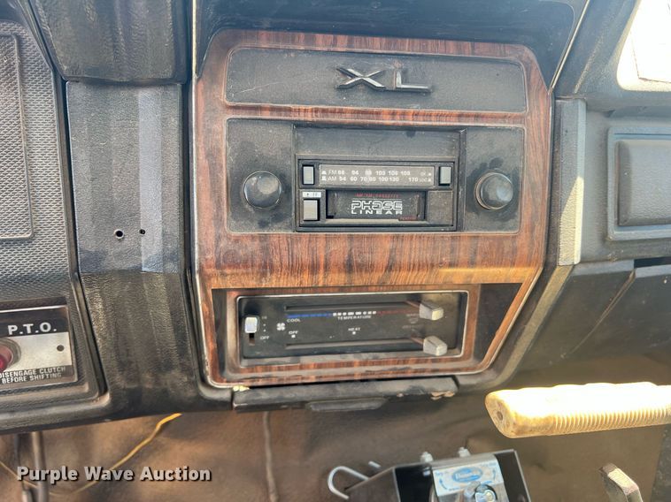 image for item DO1458 1986 Ford F800  dump truck