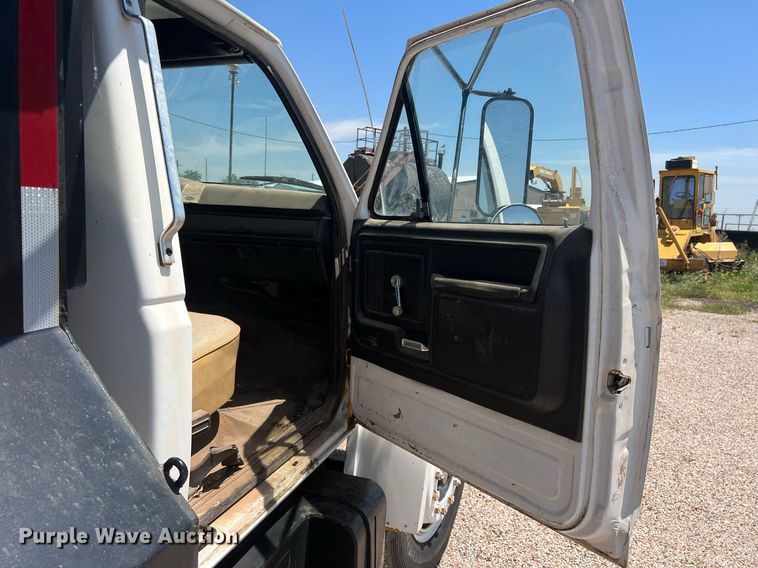 image for item DO1458 1986 Ford F800  dump truck