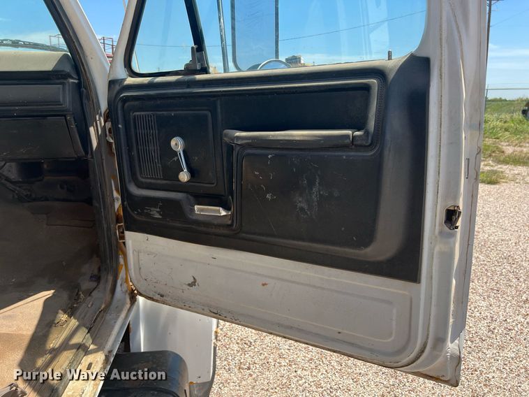 image for item DO1458 1986 Ford F800  dump truck