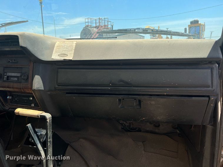 image for item DO1458 1986 Ford F800  dump truck