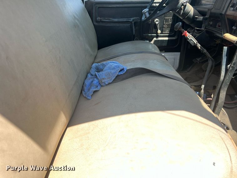 image for item DO1458 1986 Ford F800  dump truck