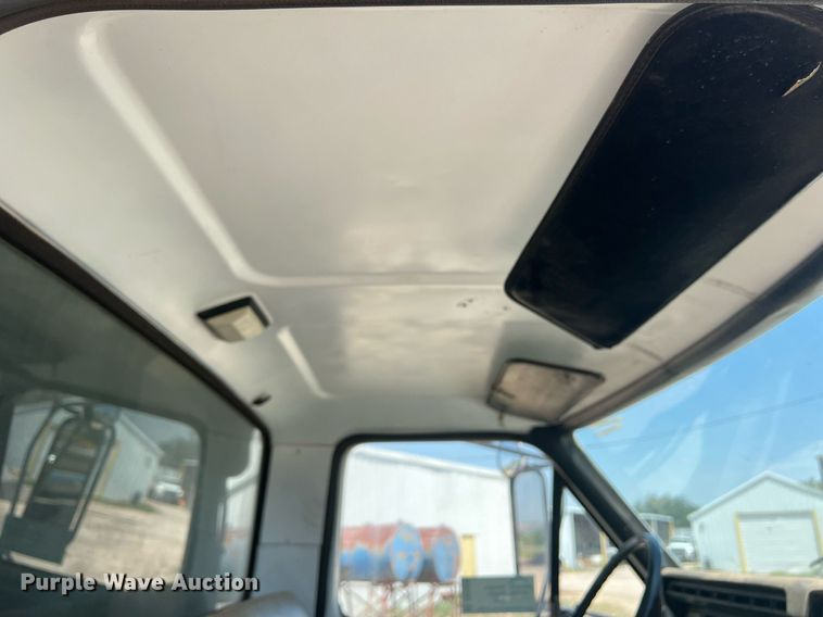 image for item DO1458 1986 Ford F800  dump truck