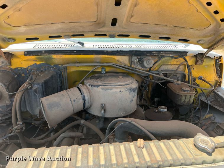 image for item DO1458 1986 Ford F800  dump truck