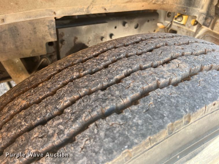 image for item DO1458 1986 Ford F800  dump truck