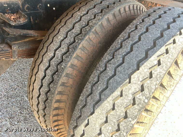 image for item DO1458 1986 Ford F800  dump truck