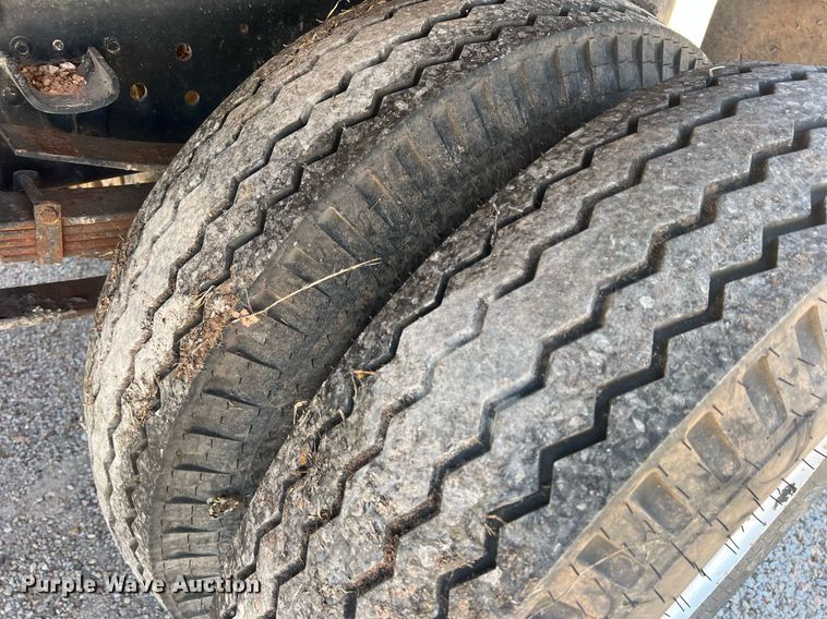 image for item DO1458 1986 Ford F800  dump truck