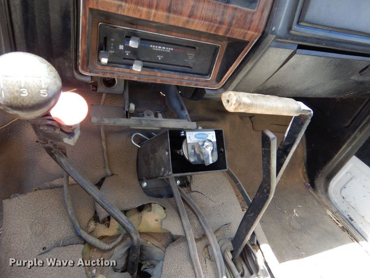 image for item DO1458 1986 Ford F800  dump truck