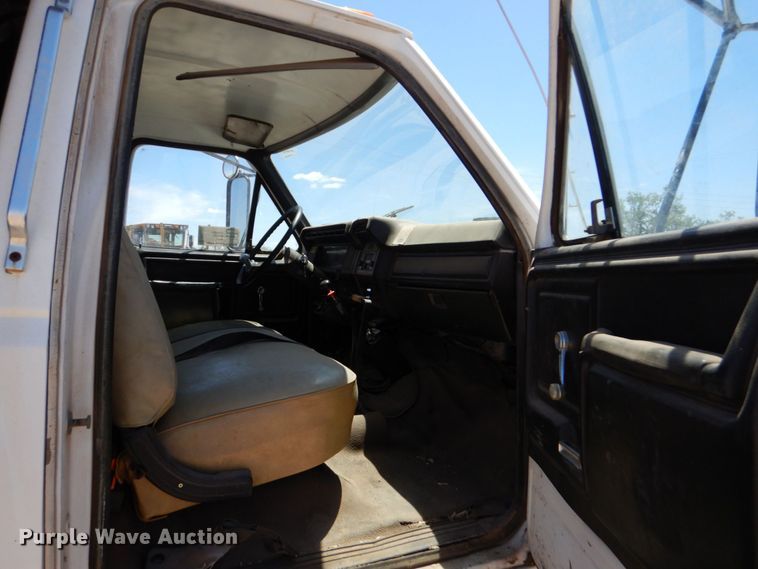 image for item DO1458 1986 Ford F800  dump truck