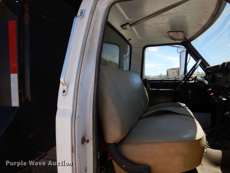 image for item DO1458 1986 Ford F800  dump truck