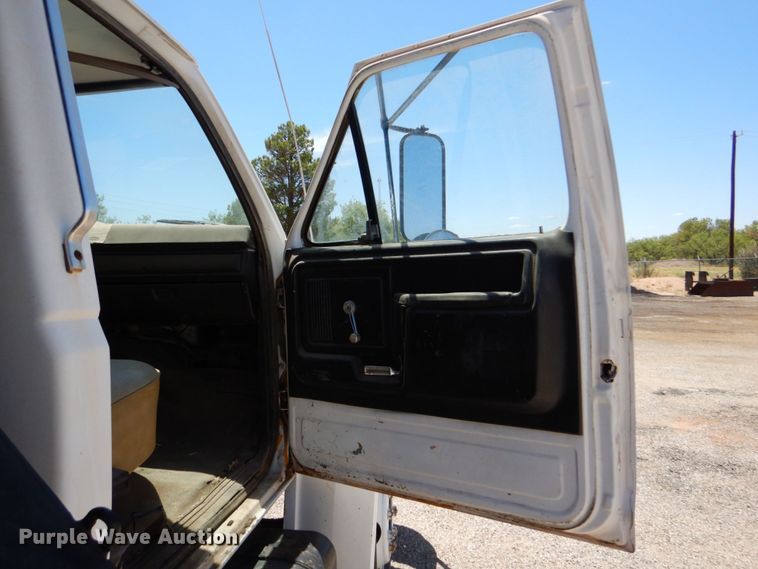 image for item DO1458 1986 Ford F800  dump truck