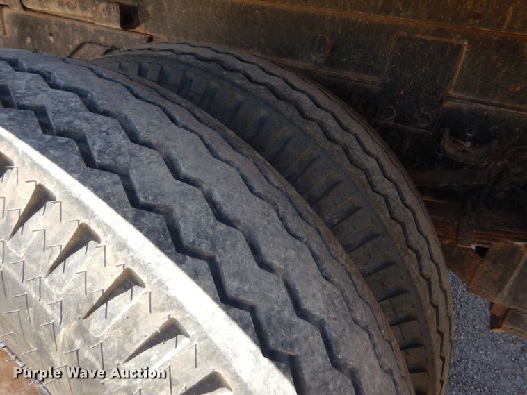 image for item DO1458 1986 Ford F800  dump truck