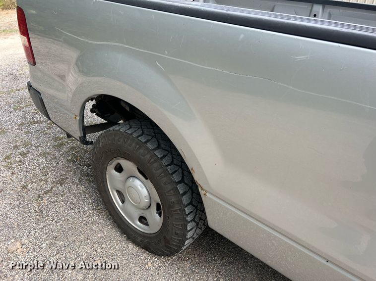 image for item DO2192 2005 Ford F150 XL  pickup truck