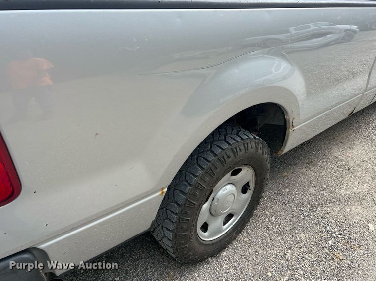 image for item DO2192 2005 Ford F150 XL  pickup truck