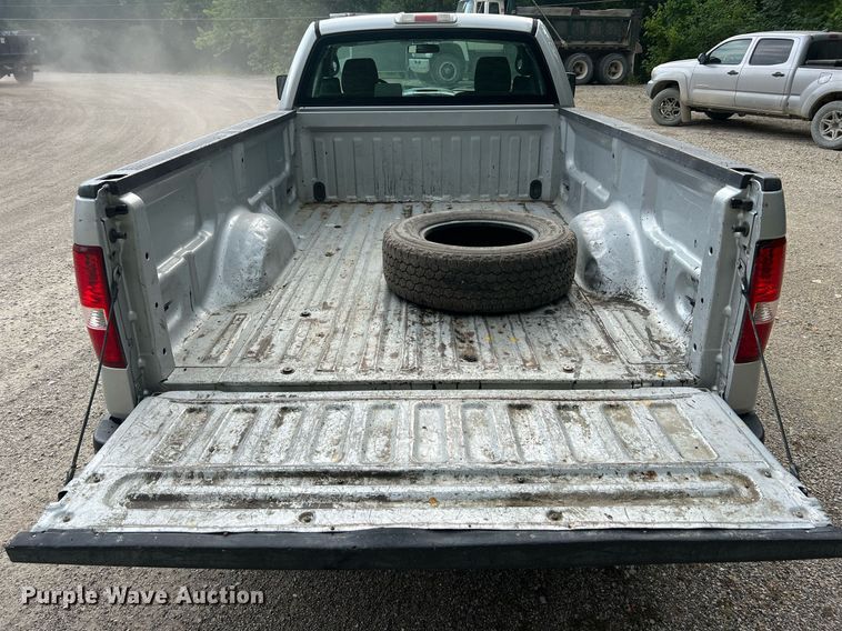 image for item DO2192 2005 Ford F150 XL  pickup truck