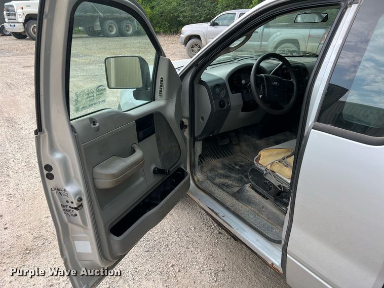 image for item DO2192 2005 Ford F150 XL  pickup truck