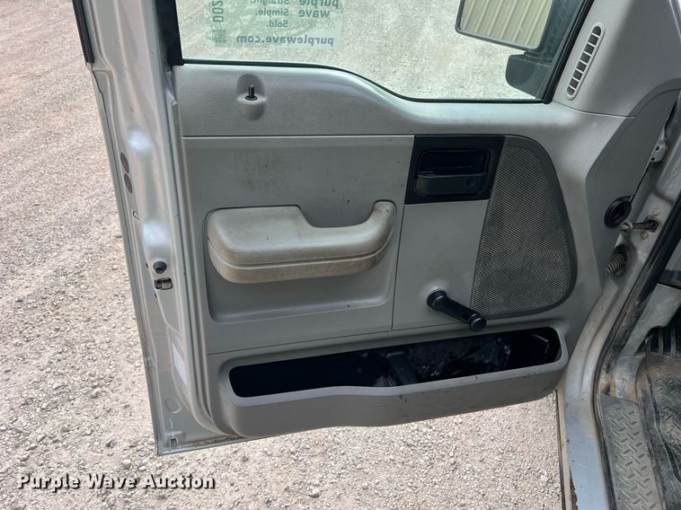 image for item DO2192 2005 Ford F150 XL  pickup truck